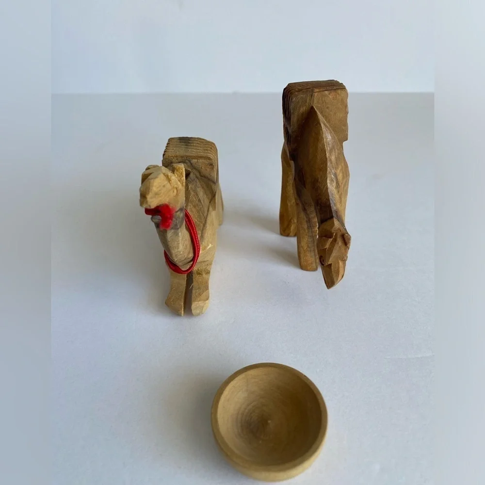 Set Of 2 Wooden Carved Camels With Drinking Bowl Small‎ Miniatures Nativity